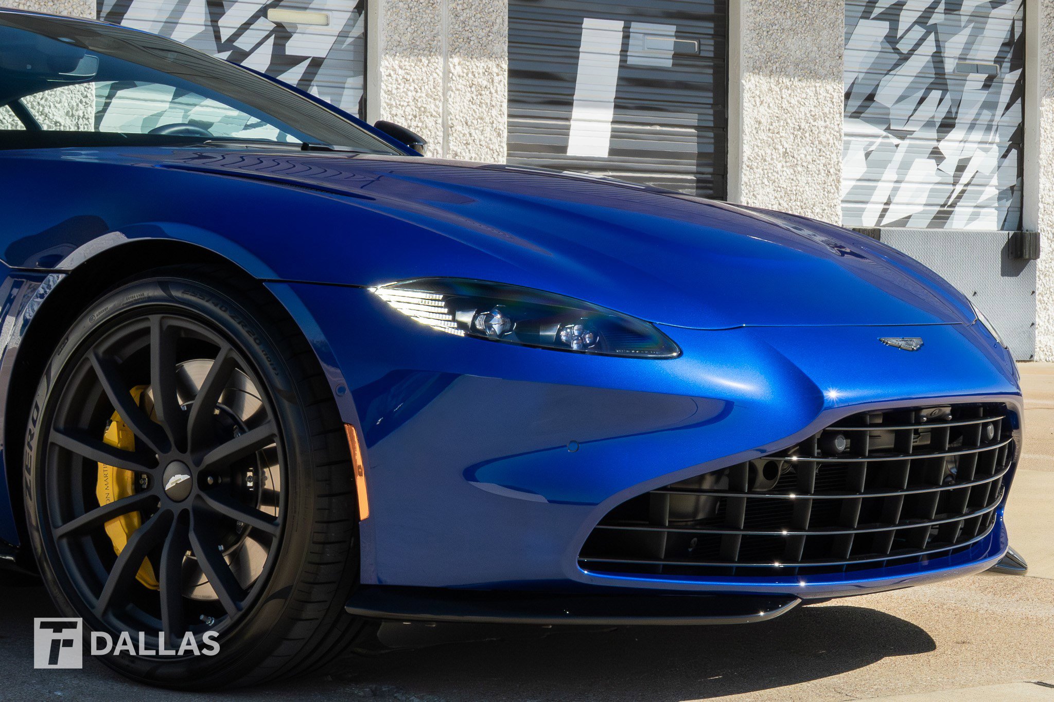 Used 2023 Aston Martin V8 Vantage Coupe image 2