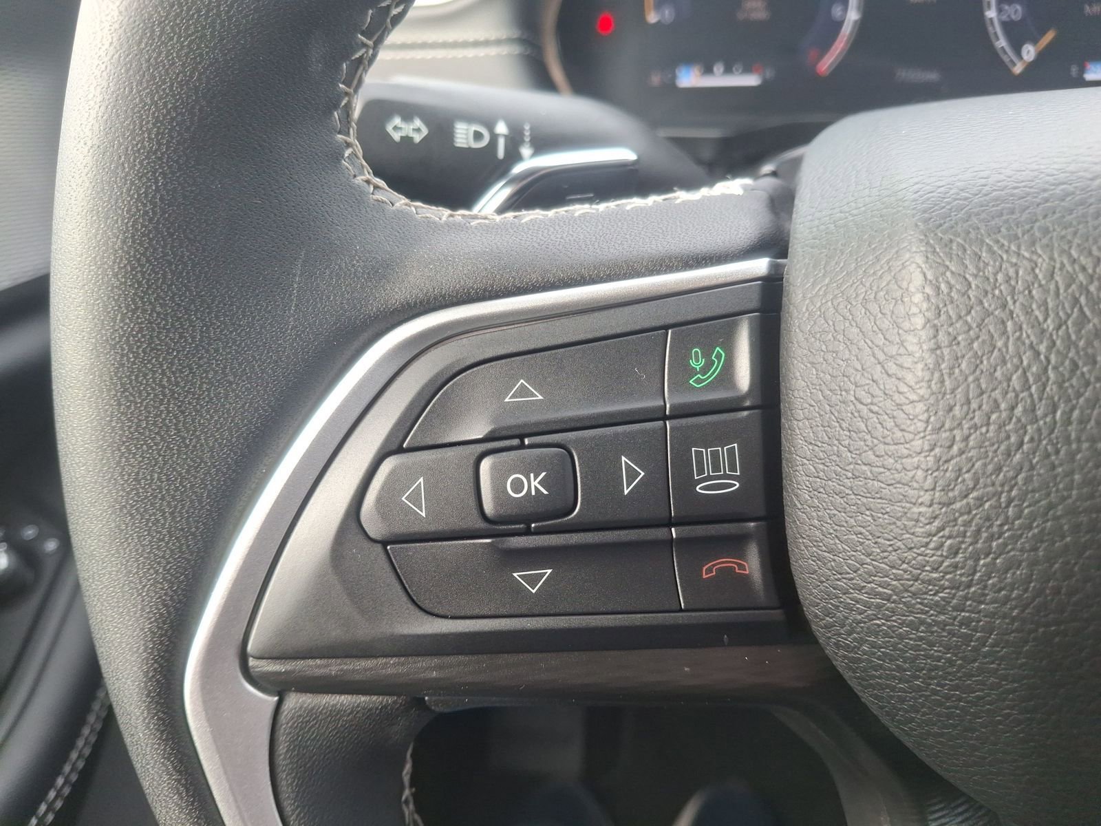 Used 2025 Jeep Grand Cherokee L Altitude image 13