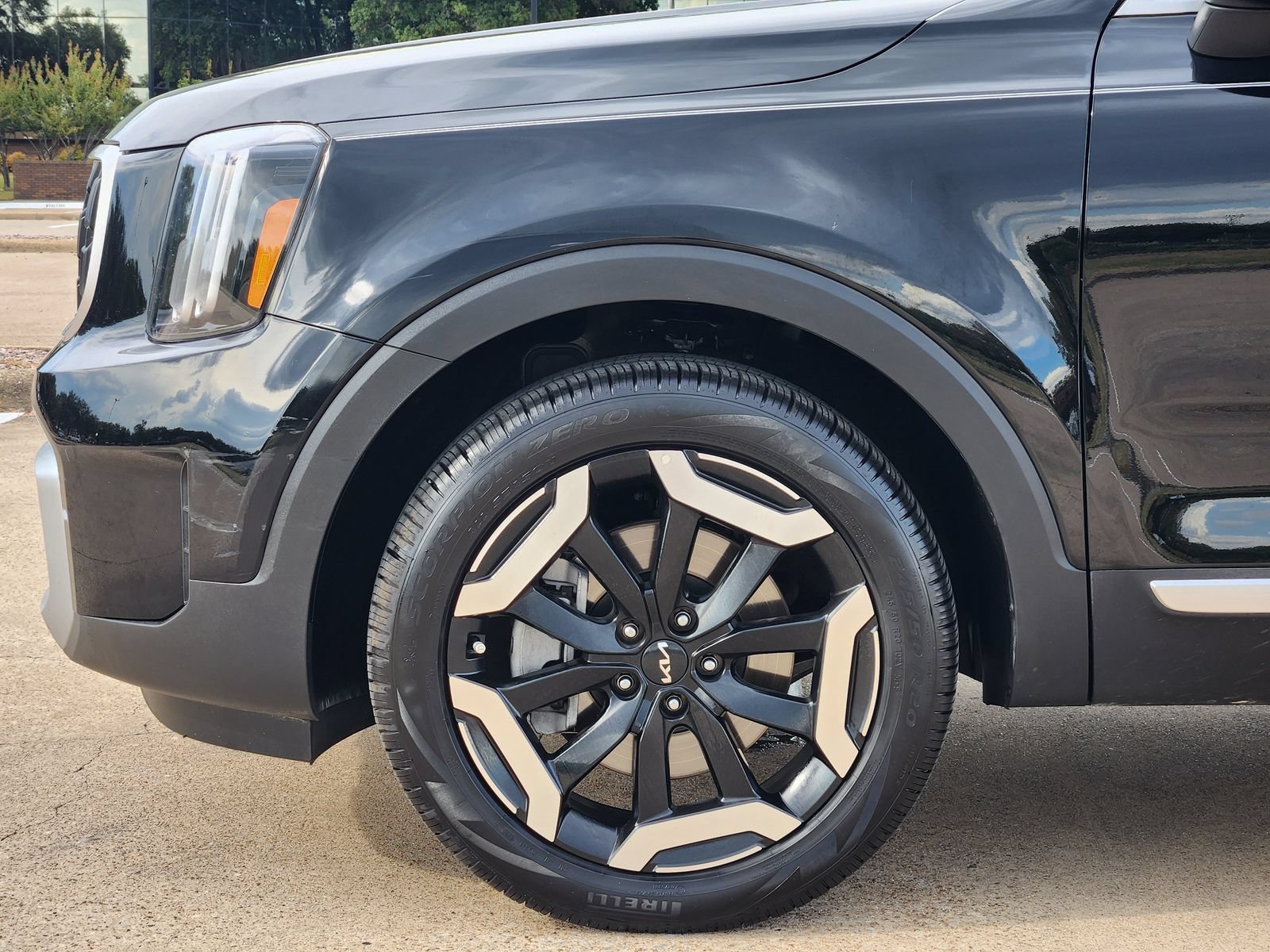 Used 2025 Kia Telluride EX w/ EX Captain's Chair Package FWD image 8