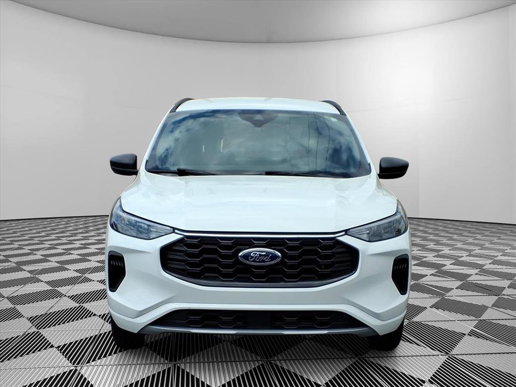 Used 2023 Ford Escape ST-Line w/ Tech Pack #1 AWD/4WD image 3
