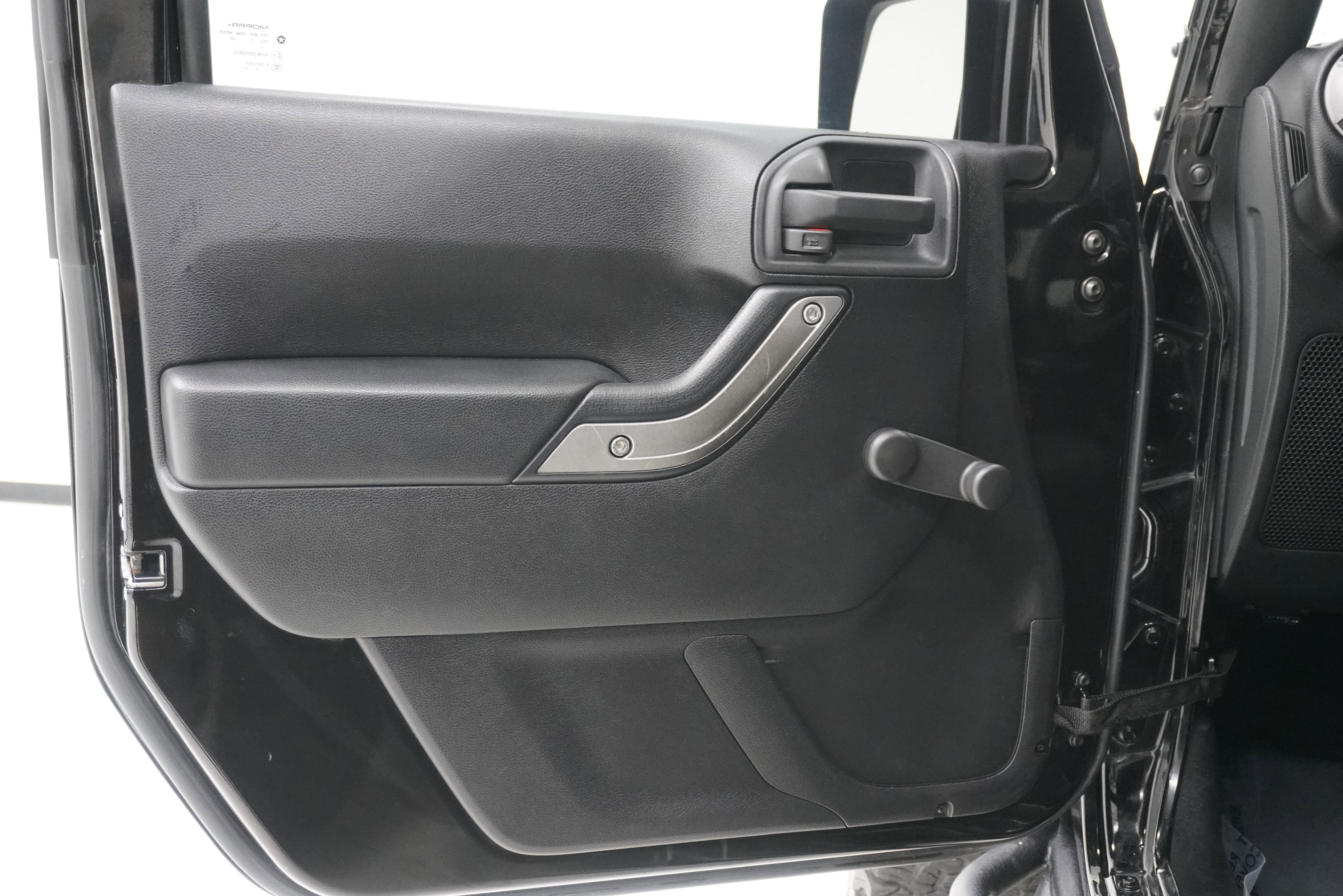 Used 2015 Jeep Wrangler Unlimited Sport w/ Connectivity Group image 16