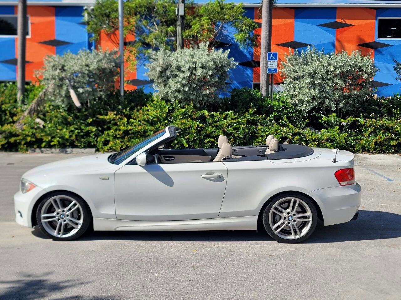 Used 2012 BMW 135i Convertible image 9