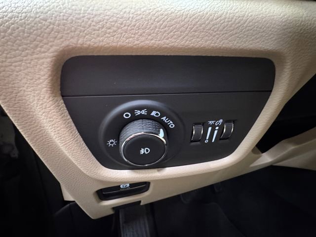 Used 2024 Jeep Grand Cherokee Limited w/ Luxury Tech Group II image 7