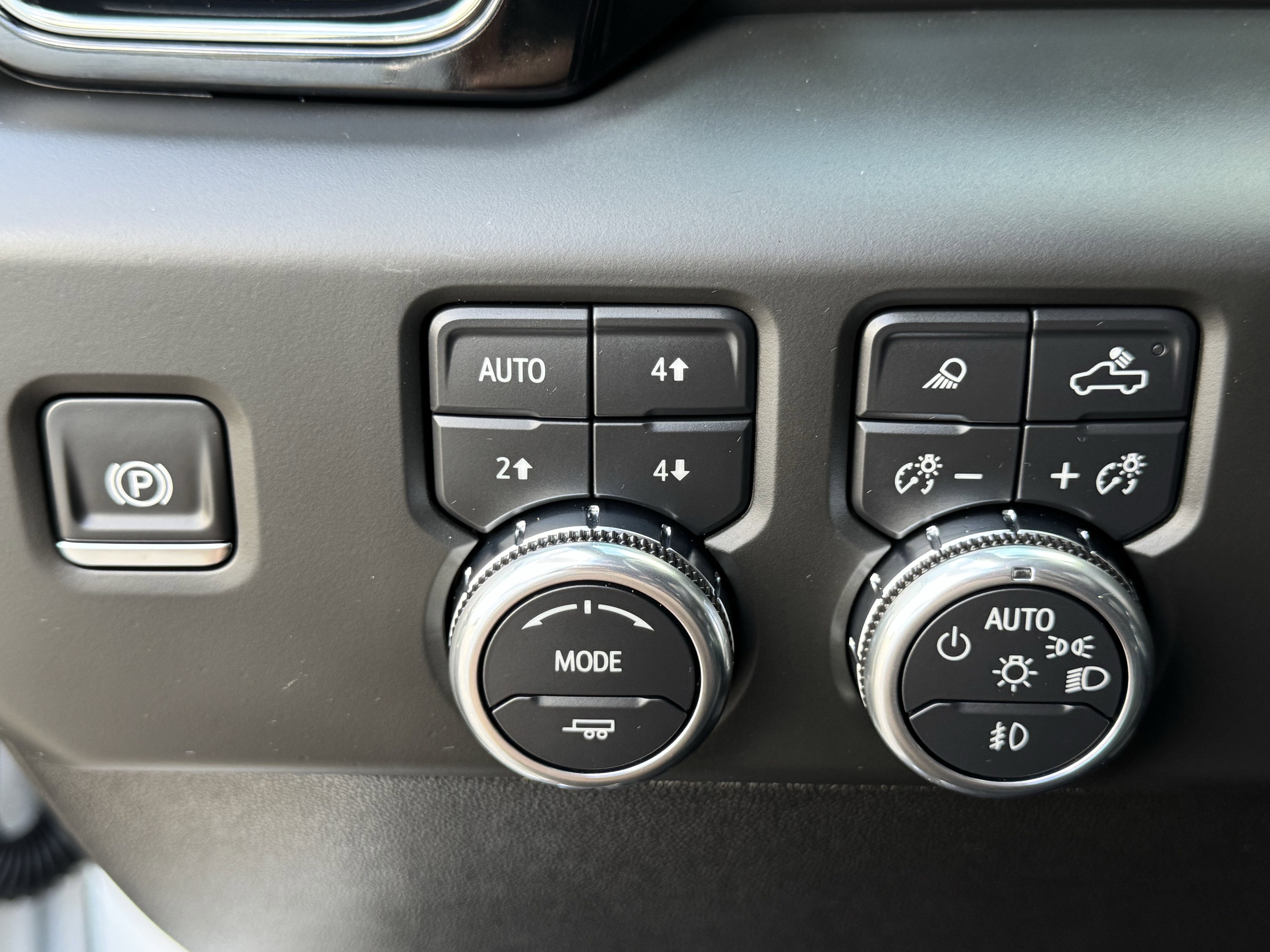 Used 2025 GMC Sierra 3500 AT4 image 25