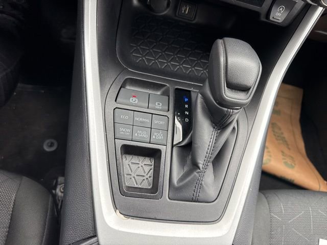 Used 2025 Toyota RAV4 XLE AWD/4WD image 18