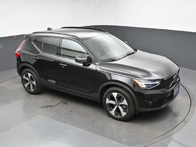 Used 2025 Volvo XC40 B5 Plus AWD/4WD image 43