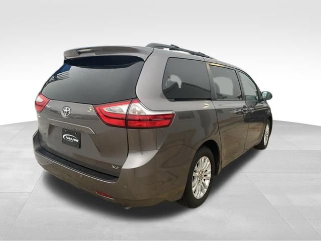 Used 2016 Toyota Sienna XLE w/ XLE Navigation Package image 9