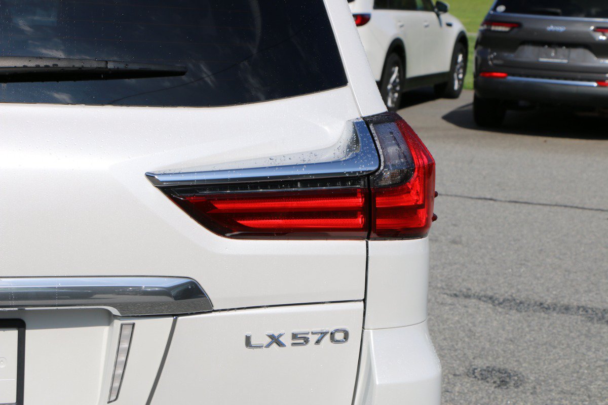 Used 2021 Lexus LX 570 4WD w/ Luxury Package image 7