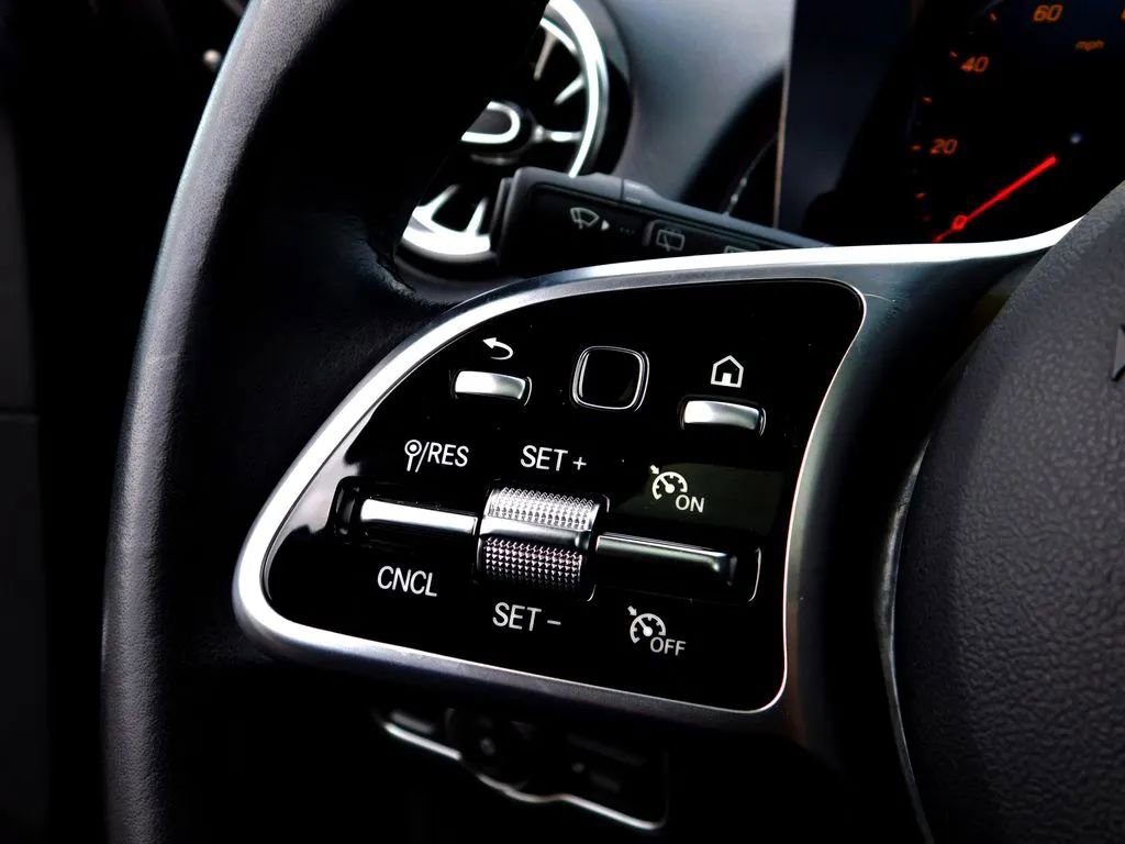 Used 2022 Mercedes-Benz EQB 350 4MATIC image 22