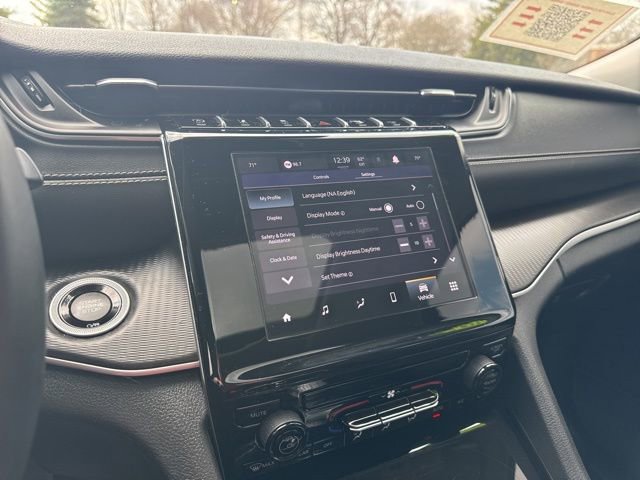 Used 2023 Jeep Grand Cherokee Laredo X image 16