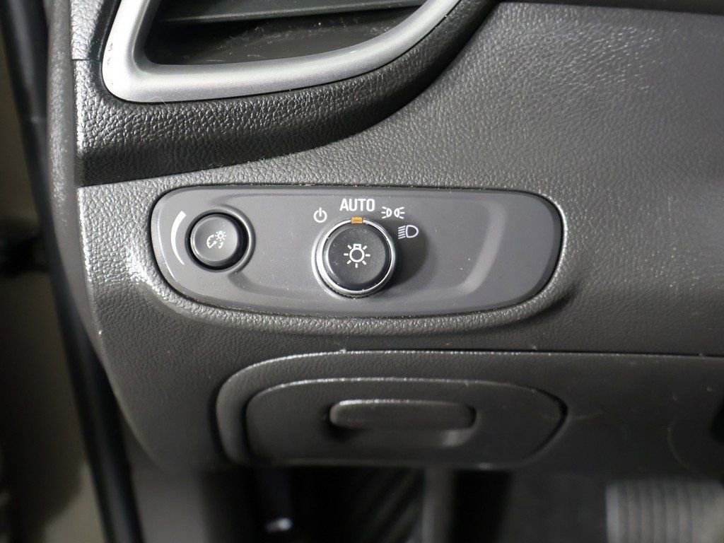 Used 2020 Chevrolet Trax LT w/ Driver Confidence Package image 30