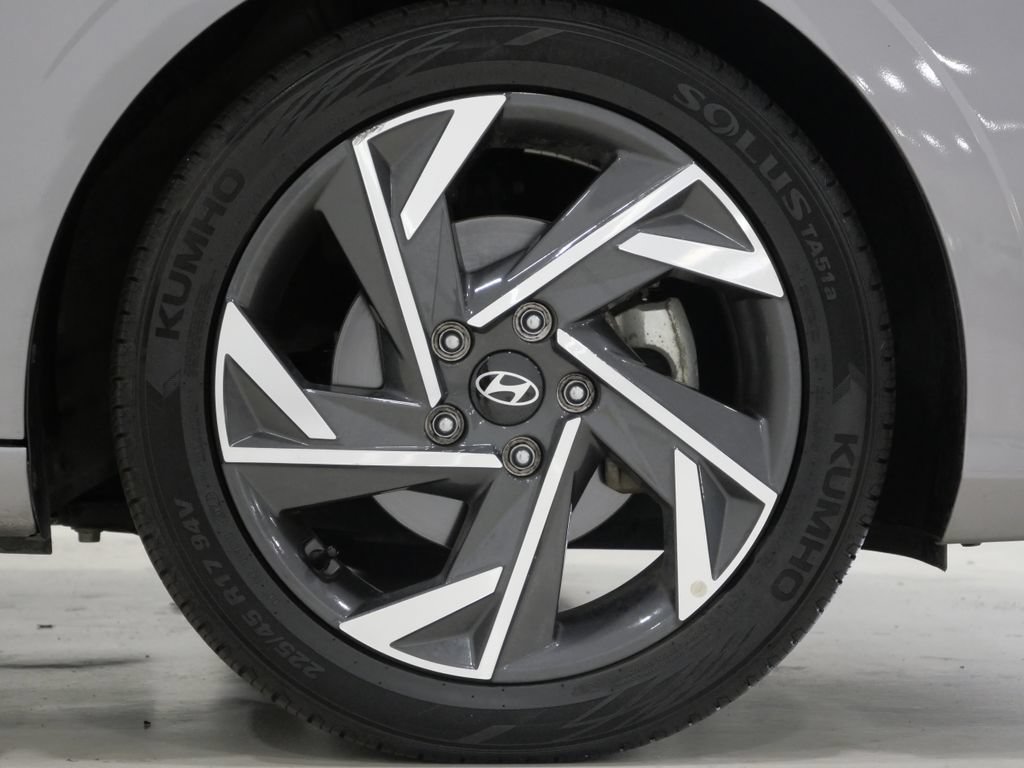 Used 2025 Hyundai Elantra Limited FWD image 10