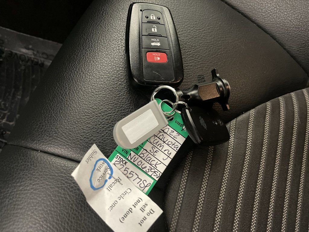 Used 2022 Toyota Camry SE w/ Convenience Package image 28