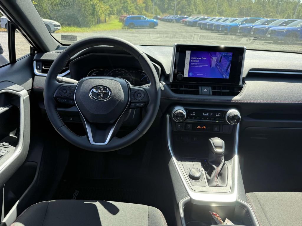 Used 2025 Toyota RAV4 SE image 8