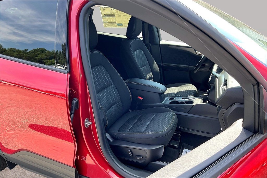 New 2026 Ford Escape Active w/ Active Premium Tech Pack FWD image 8