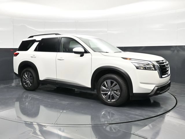 Used 2025 Nissan Pathfinder SV FWD image 5