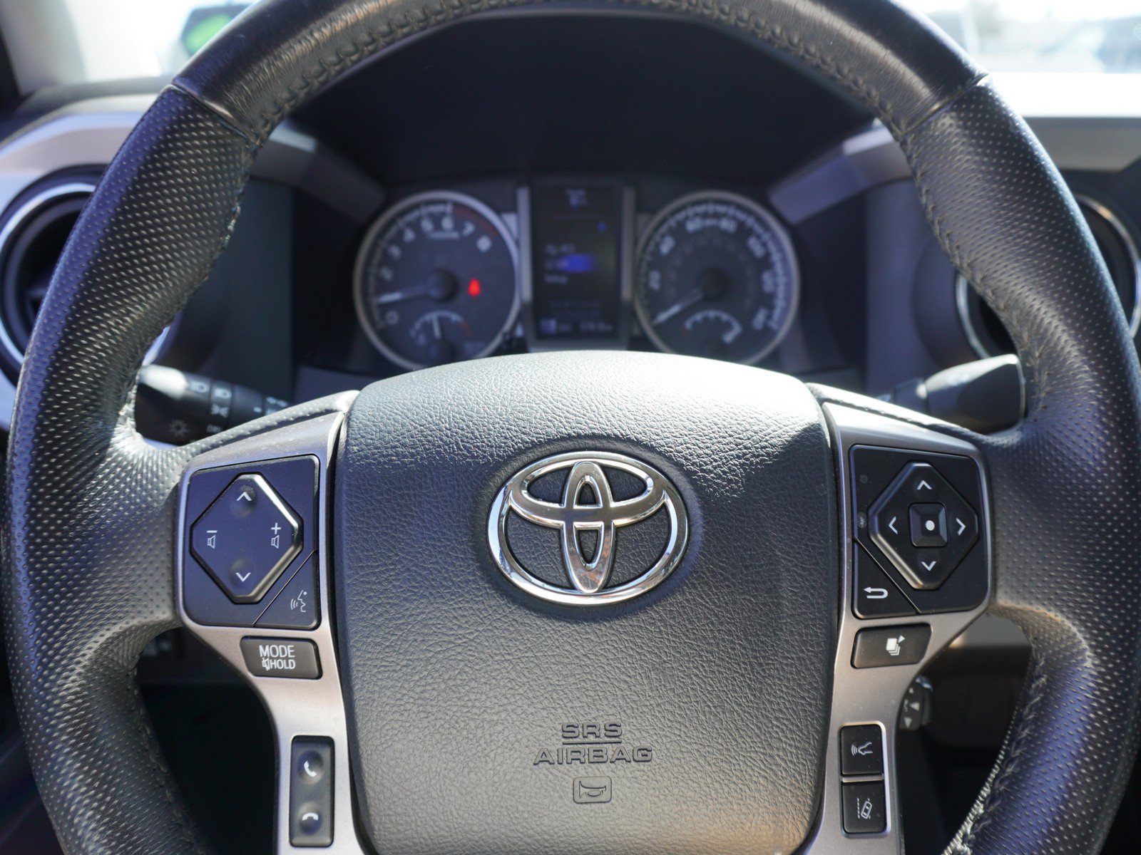 Used 2018 Toyota Tacoma SR5 RWD image 22