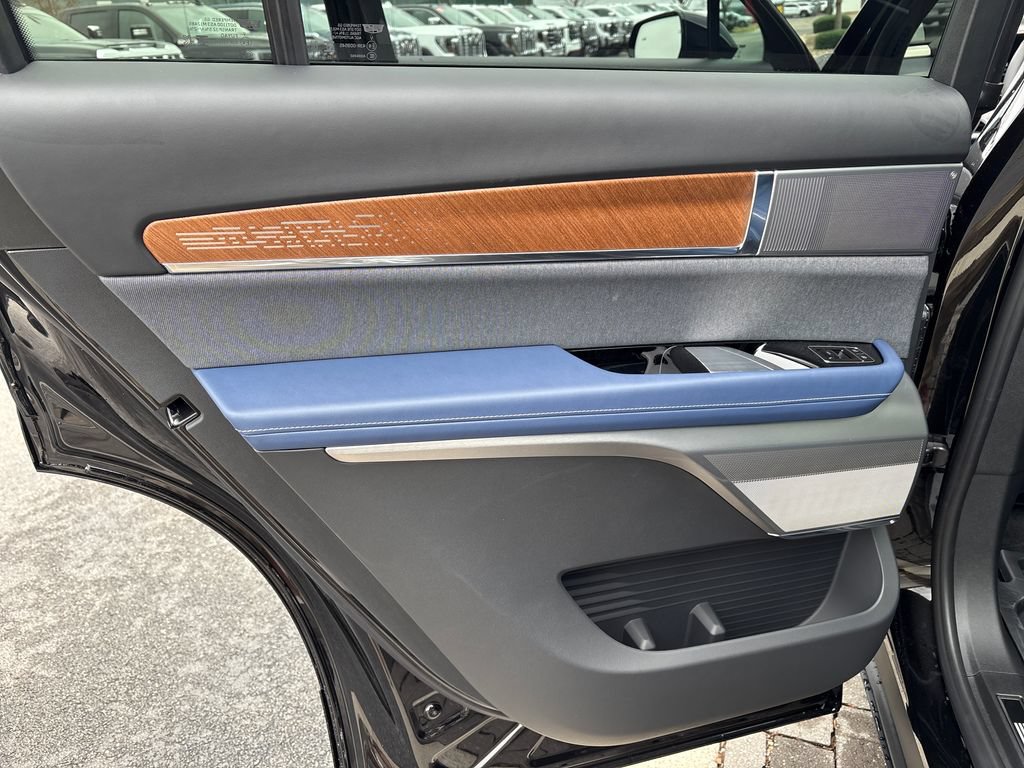 New 2026 Cadillac Vistiq Premium Luxury w/ LPO, Floor Liner Package AWD/4WD image 38