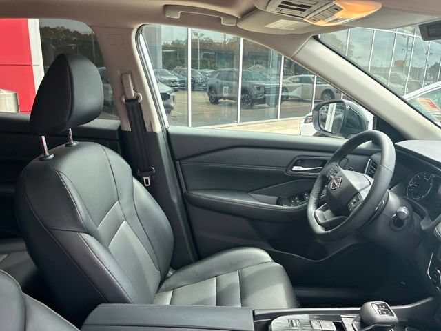 Used 2026 Nissan Rogue Dark Armor FWD image 10