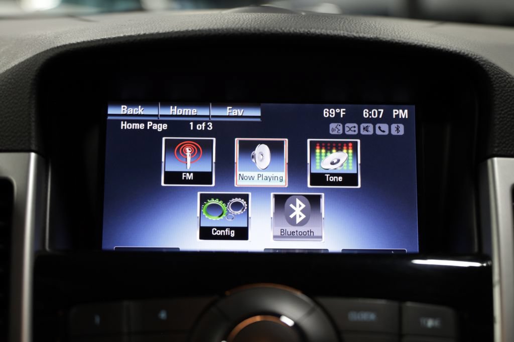 Used 2014 Chevrolet Cruze LT w/ Technology Package FWD image 36