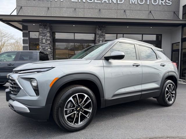 Used 2024 Chevrolet TrailBlazer LT w/ LT Cold Weather Package AWD/4WD image 18