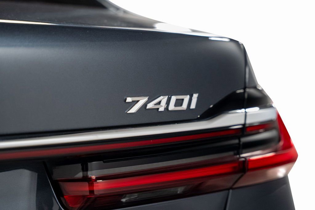 Used 2020 BMW 740i w/ Premium Package image 21