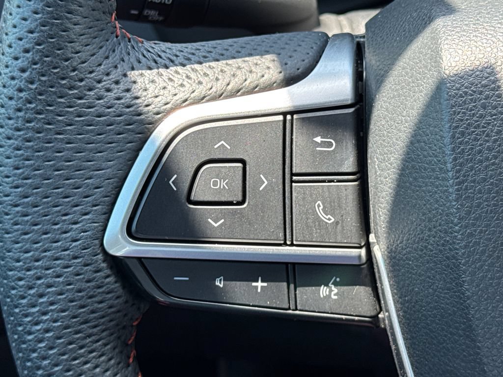 Used 2023 Toyota Sienna XSE FWD image 23
