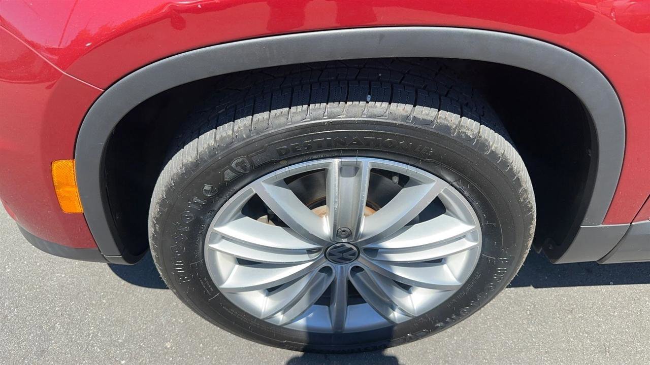 Used 2016 Volkswagen Tiguan S image 12