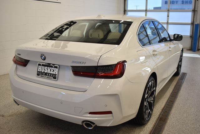 New 2026 BMW 330i xDrive Sedan w/ Premium Package AWD/4WD image 4