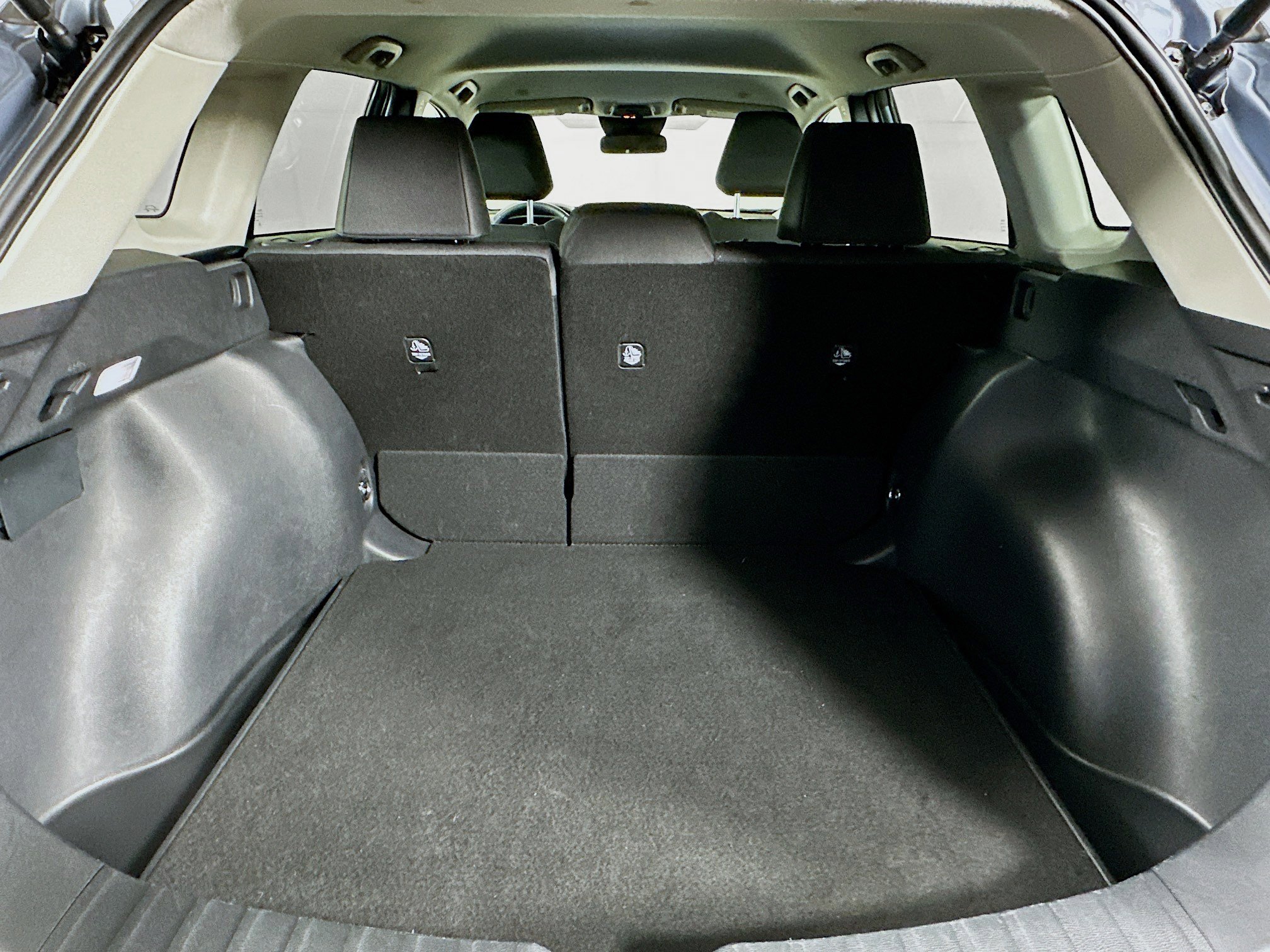 Used 2025 Toyota Corolla Cross LE image 27