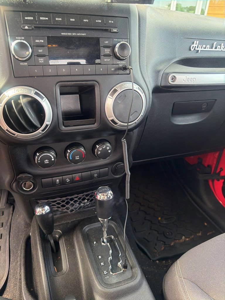 Used 2013 Jeep Wrangler Rubicon AWD/4WD image 5