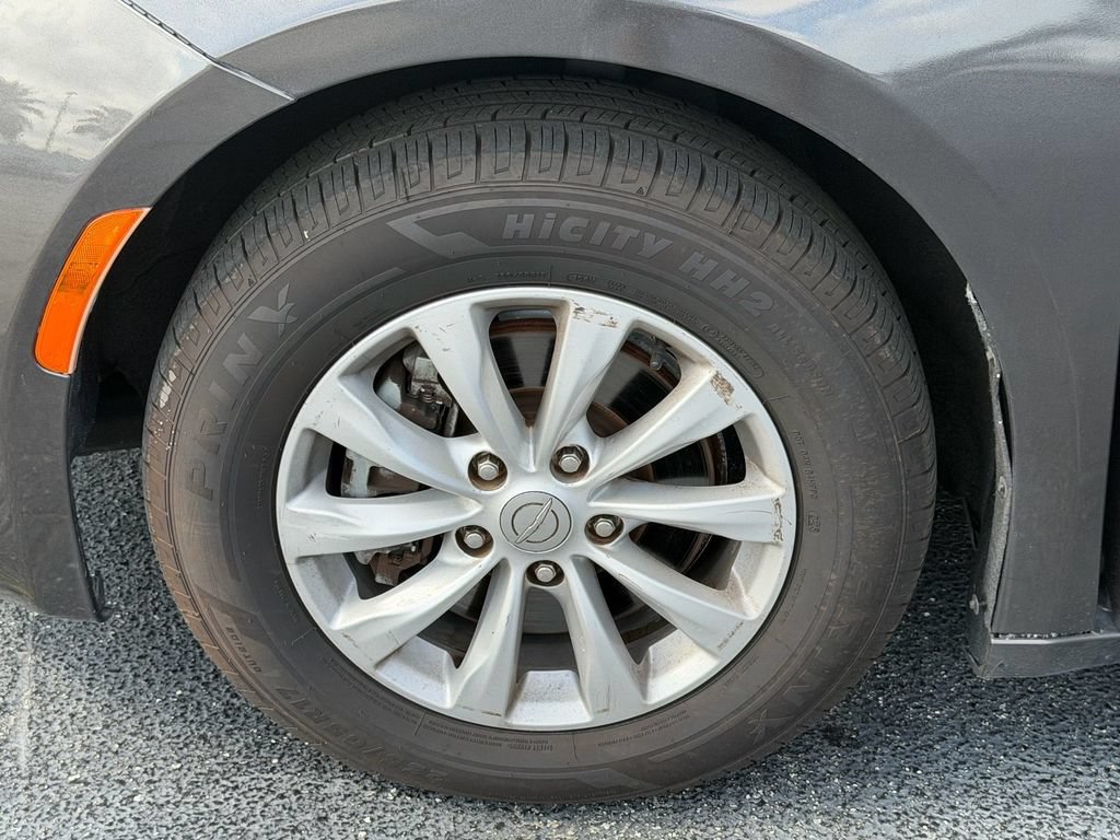 Used 2017 Chrysler Pacifica Touring w/ Tire & Wheel Group FWD image 18