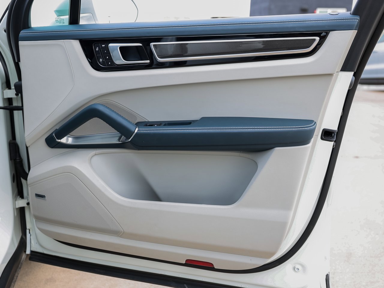 Certified 2022 Porsche Cayenne Turbo image 26