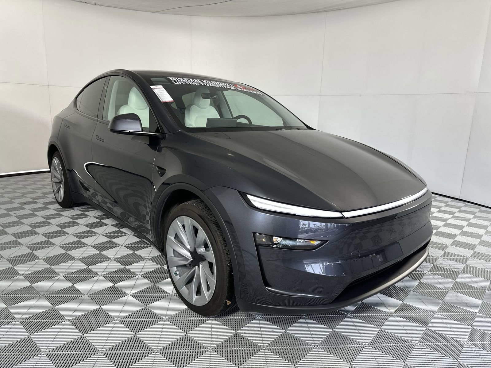 Used 2026 Tesla Model Y 2WD image 2