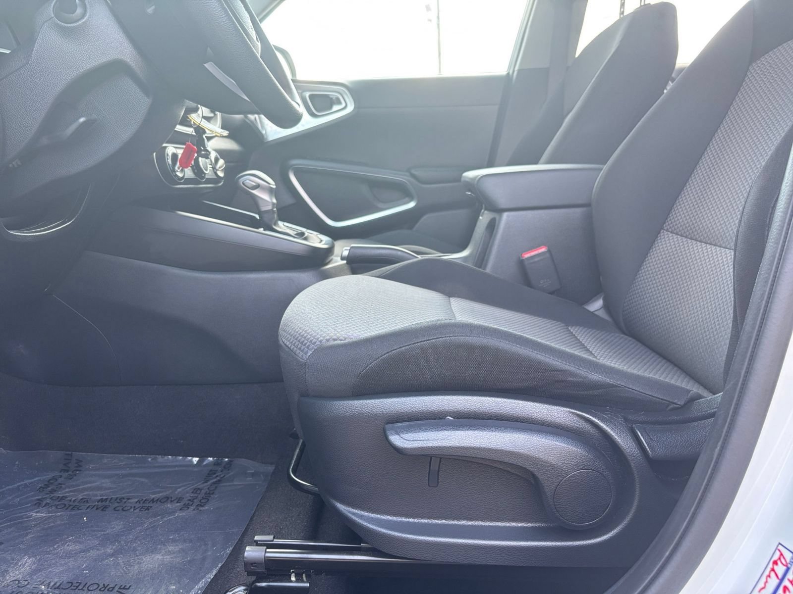 Used 2025 Kia Soul LX w/ LX Technology Package FWD image 23