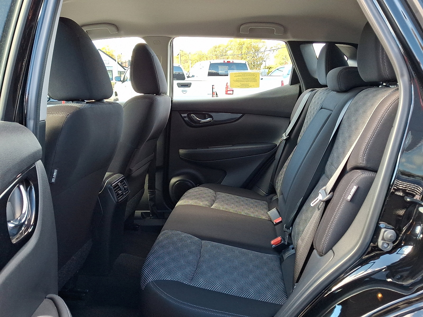 Used 2020 Nissan Rogue Sport SV image 10