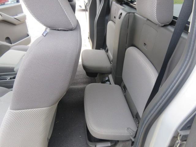 Used 2012 Suzuki Equator Premium image 25