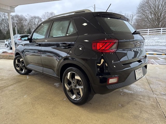 Used 2023 Hyundai Venue SEL image 5