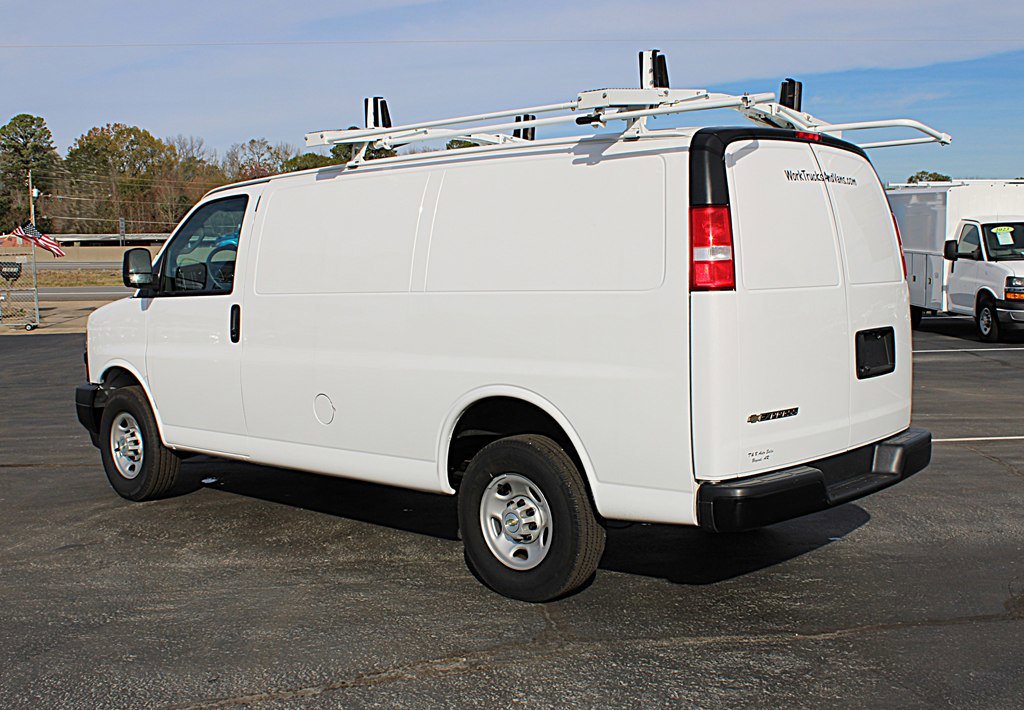Used 2024 Chevrolet Express 2500 w/ Driver Convenience Package RWD image 5