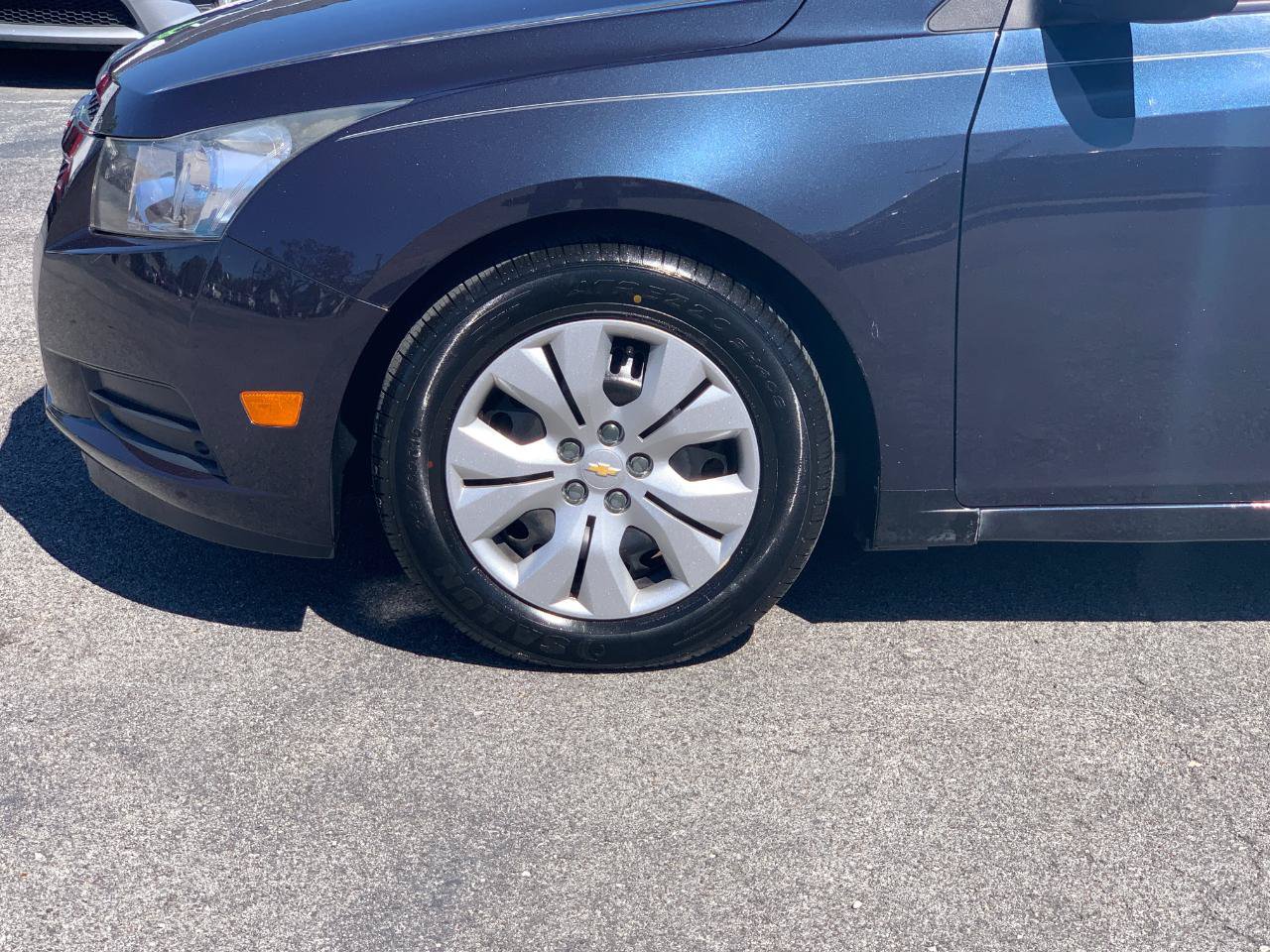 Used 2014 Chevrolet Cruze LS FWD image 31
