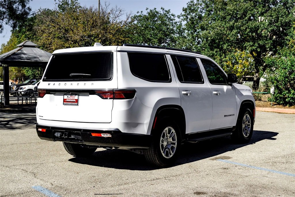 Used 2023 Jeep Wagoneer 4WD image 5
