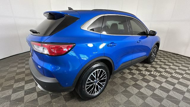 Used 2021 Ford Escape Titanium w/ Titanium Premium Package FWD image 2
