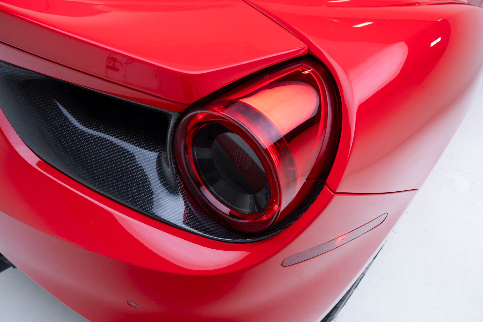 Used 2016 Ferrari 488 GTB RWD image 47