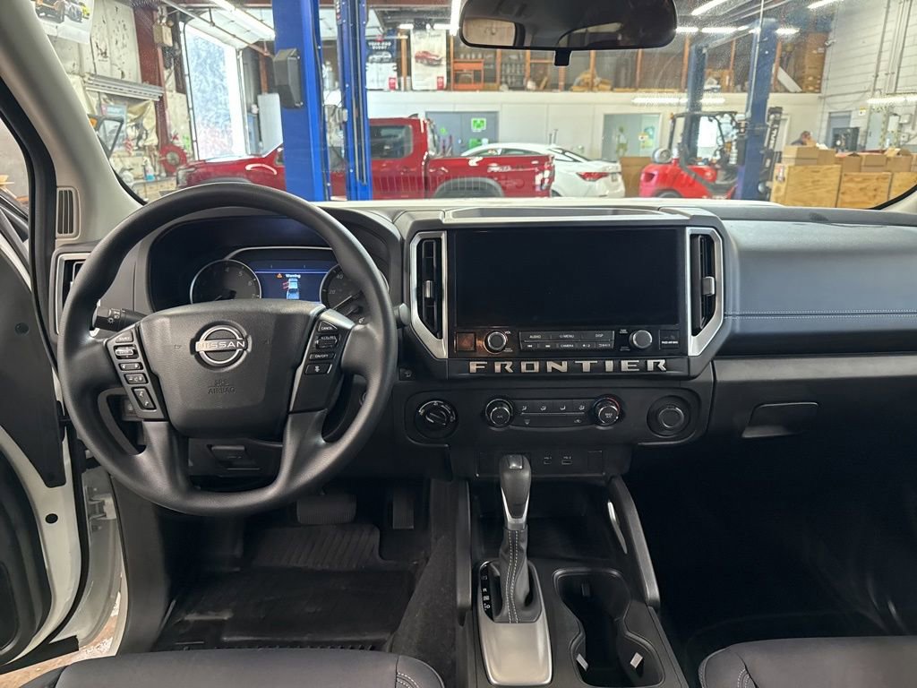 Certified 2025 Nissan Frontier SV image 25