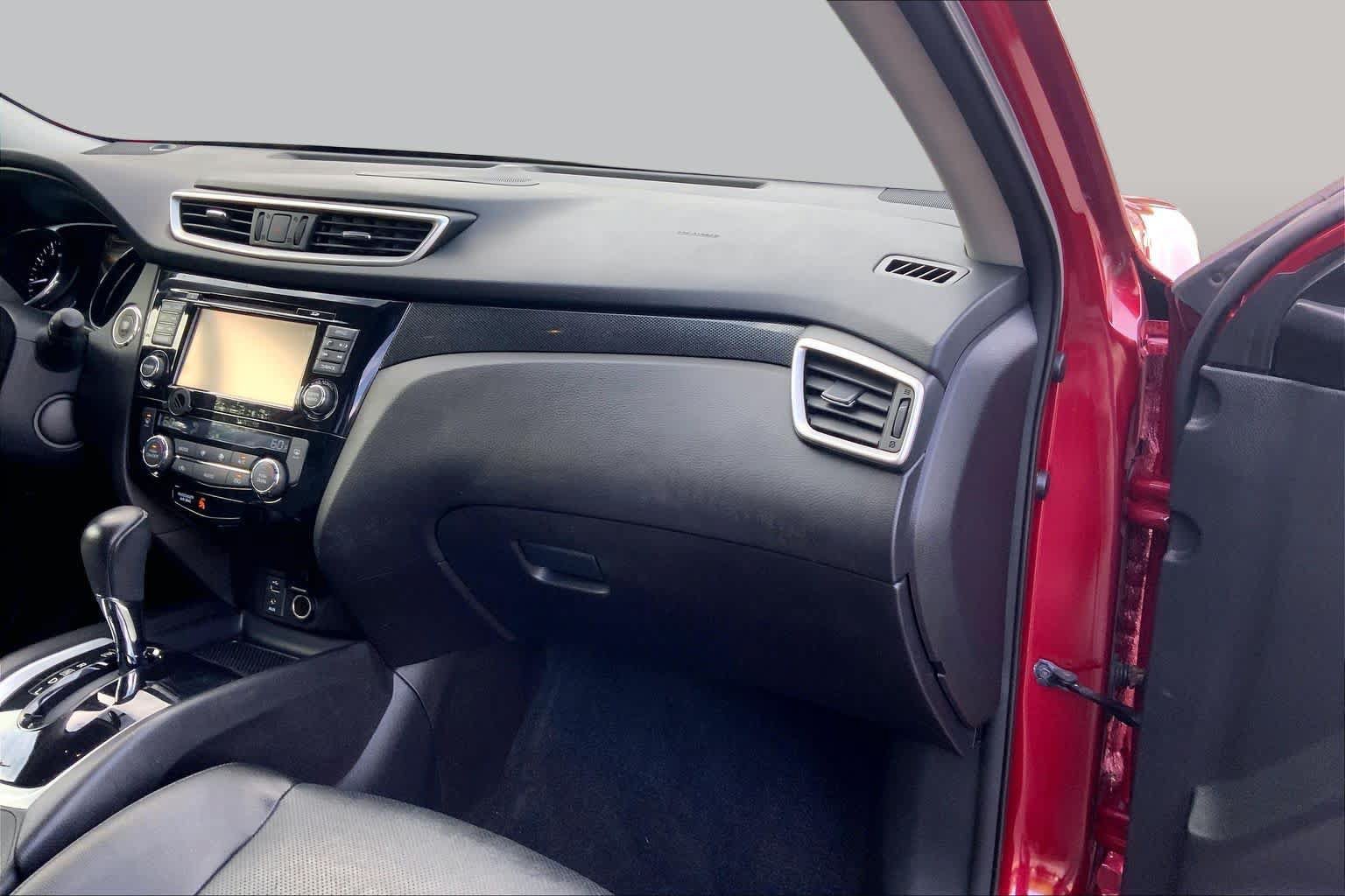 Used 2016 Nissan Rogue SL w/ SL Premium Package FWD image 18