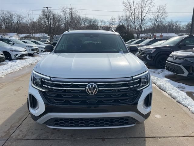 New 2026 Volkswagen Atlas Peak Edition AWD/4WD image 2