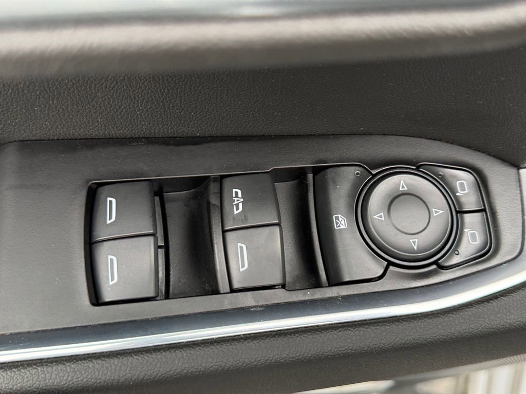 Used 2022 Chevrolet Silverado 1500 LT image 12