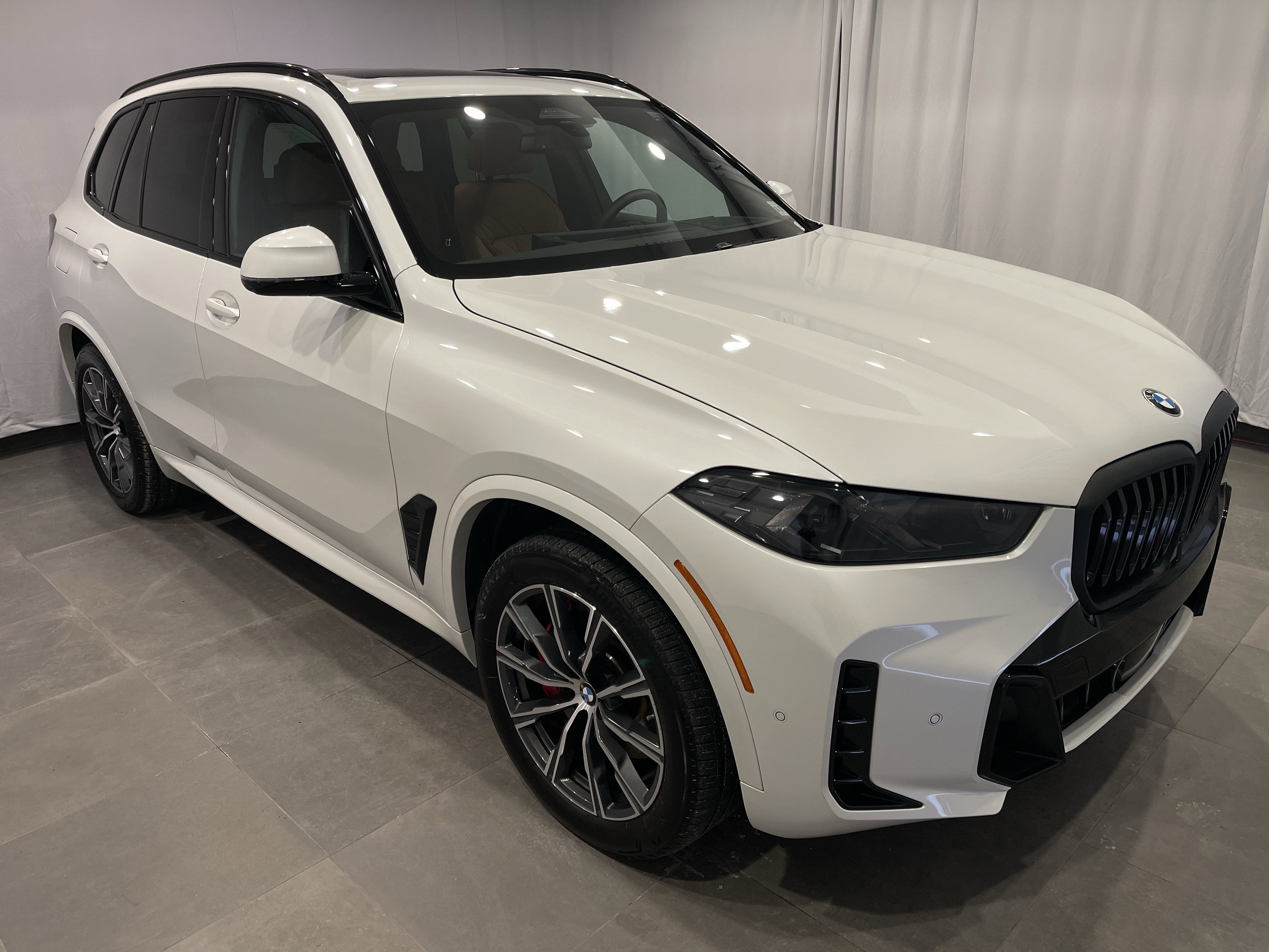 Certified 2025 BMW X5 xDrive40i w/ M Sport Package image 3