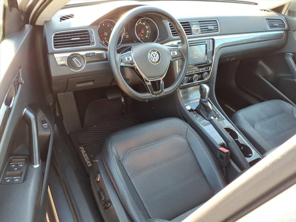 Used 2017 Volkswagen Passat 1.8T SE FWD image 16