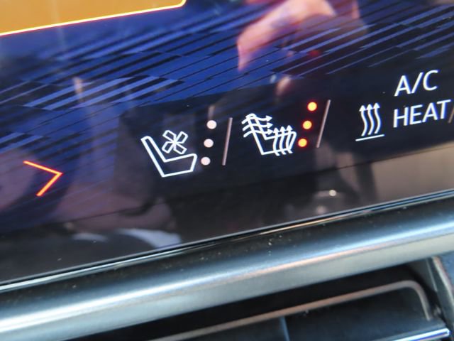 Used 2025 Chevrolet Equinox EV RS w/ Convenience Package II AWD/4WD image 34